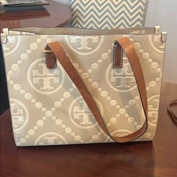Tory Burch Cream and Tan Tote Bag with Wallet - Picture 3 of 16